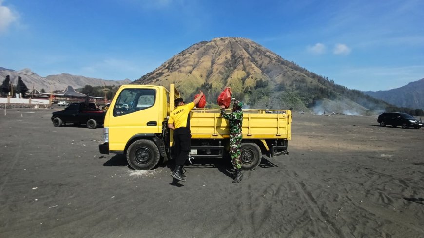 Usai Kasada, Polres Probolinggo Gelar Aksi Bersih Lingkungan